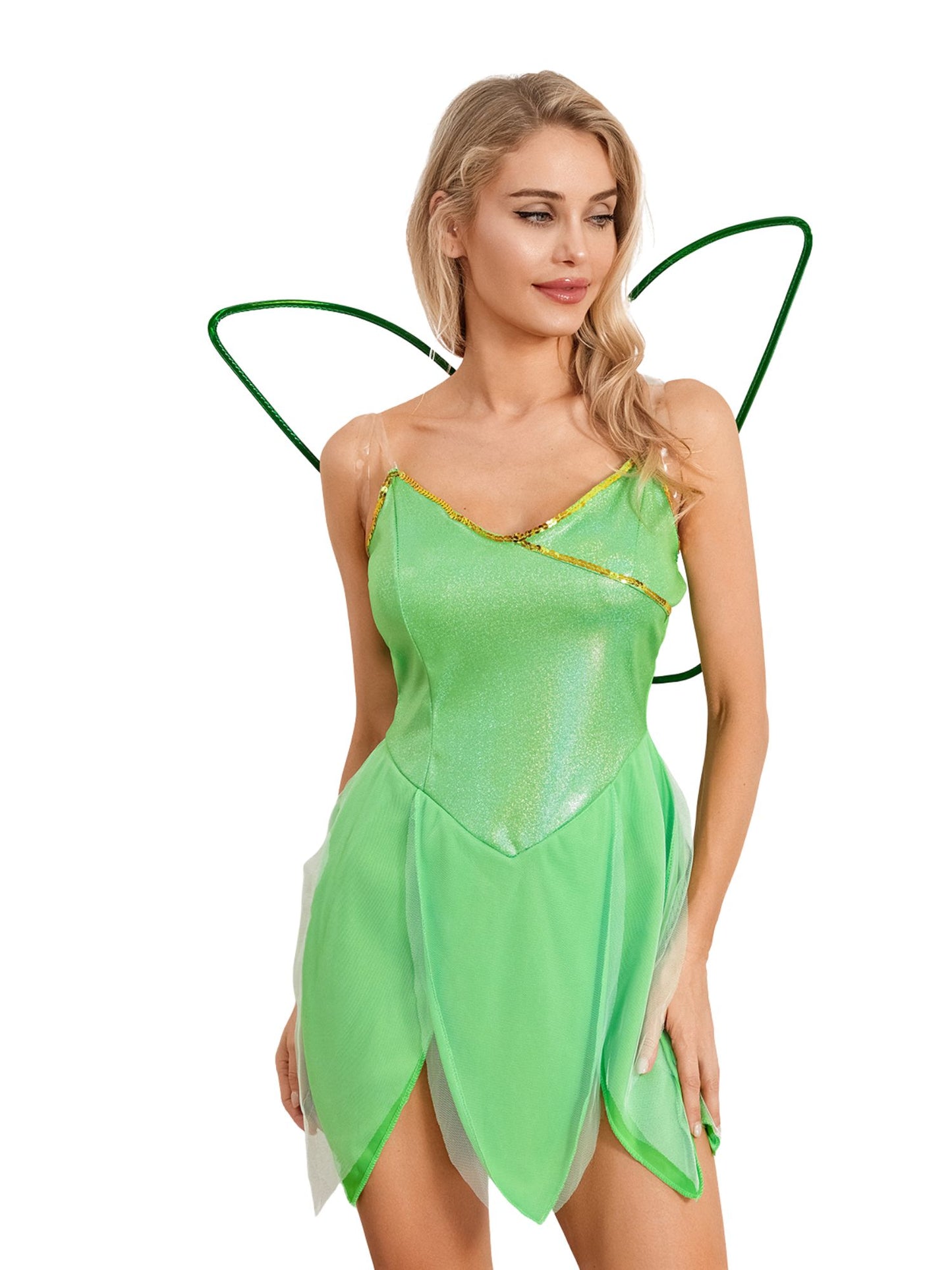 Frau im grünen Feenkleid mit transparenten Flügeln