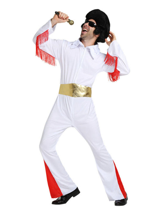 Mann in Elvis-Kostüm mit Mikrofon in dynamischer Gesangs-Pose