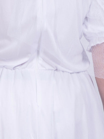 Nahaufnahme der Rückenpartie des Brautkleids mit Schleifendetail